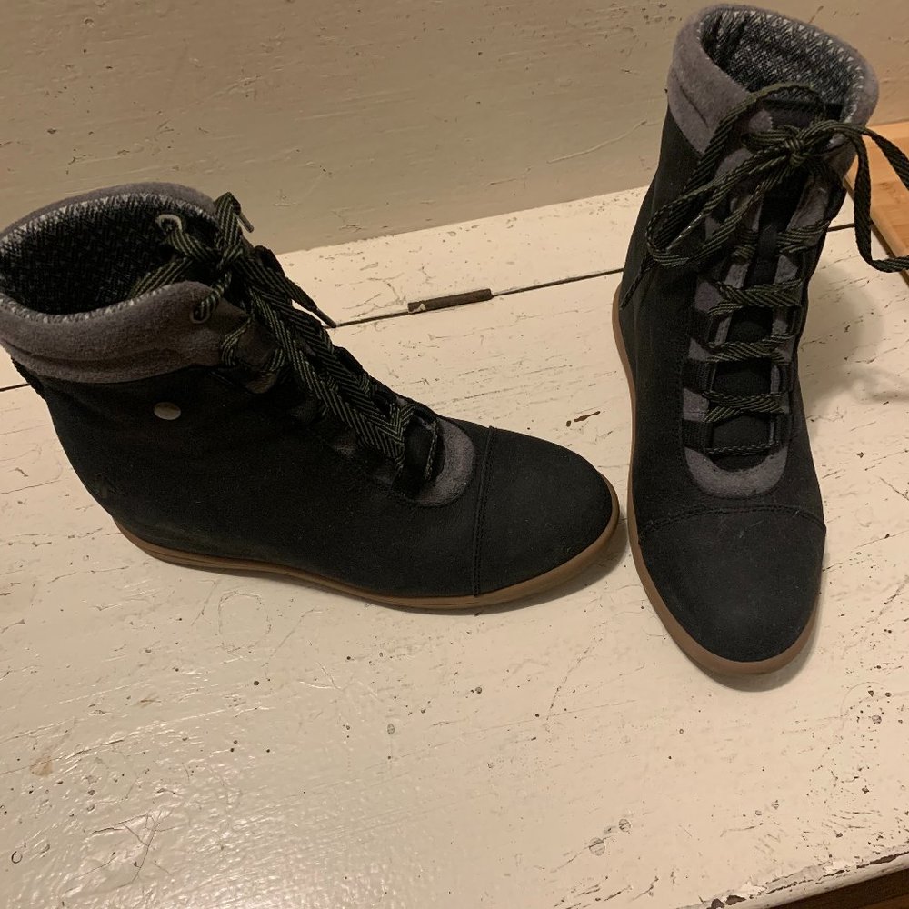 NEVER WORN Forsake Boots with Heel